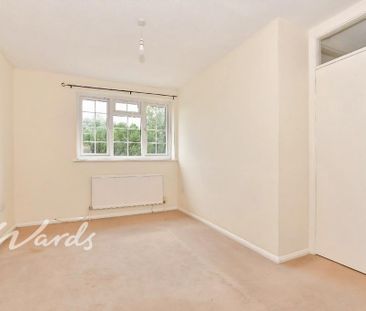 3 bedroom end of terrace house to rent - Photo 2