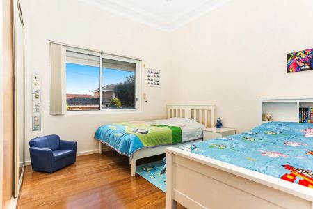 Available Now | Spacious family home near Strathfield Park - Photo 4