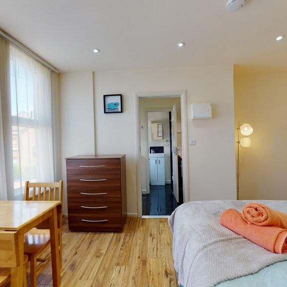 Studio to rent - Photo 1