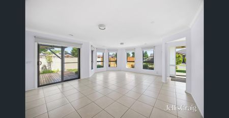 Stunning Corner-Block Living in Sebastopol - Photo 5