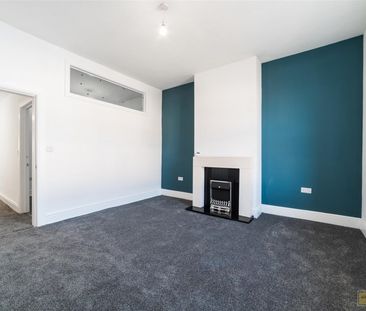 Blackburn Road, Flat Above, Darwen - Photo 2