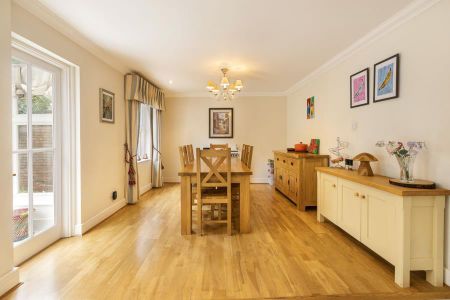 5 bedroom townhouse to rent - Photo 4