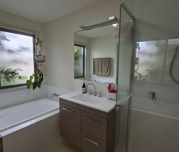 Conveniently located 3 bedroom Home in Toormina - Photo 3