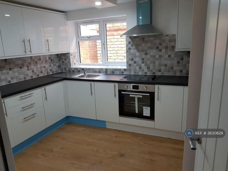 1 bedroom in a house share to rent - Photo 5