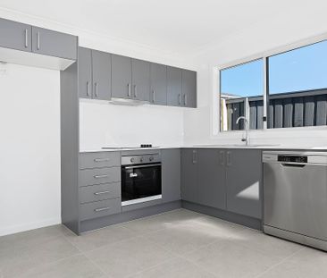 12a Gazelle Crescent, Fletcher NSW 2287 - House For Rent | Domain - Photo 2