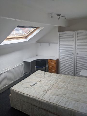 Buckingham Mount, Hyde Park, Leeds - Photo 2