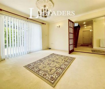 5 bedroom detached house to rent - Photo 2