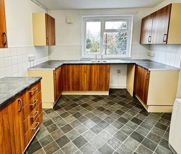 3 bedroom end of terrace house to rent - Photo 4