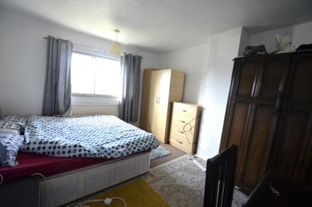 5 bedroom Semi-detached house to rent - Photo 2