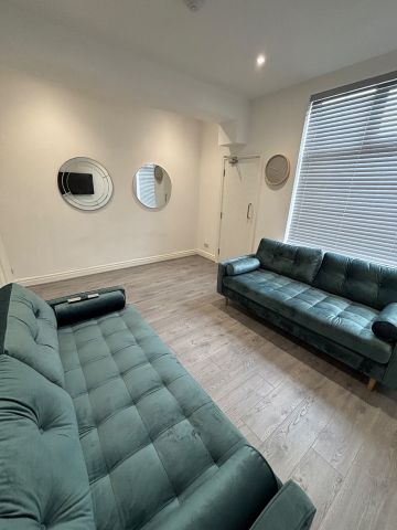 4 Bed Terraced House, Worthing Street, M14 - Photo 2