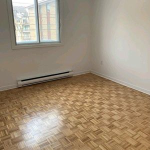 5 1/2 rénové à louer - Photo 2