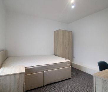 5 bedroom flat to rent - Photo 6