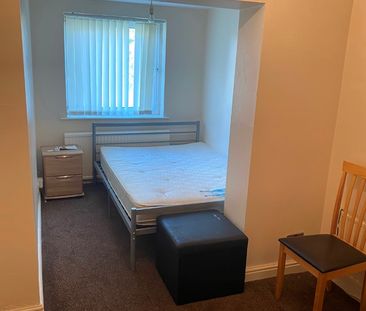 4 Bed Semi-Detached House, Mornington Crescent, M14 - Photo 5