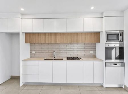 Modern Two Bedroom Retreat with Sunny Balcony - Photo 4