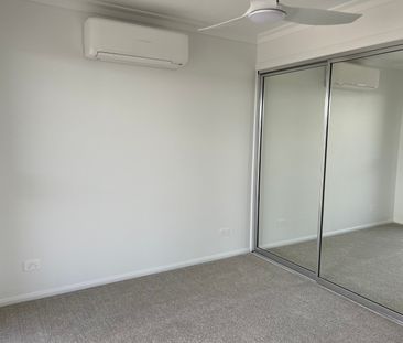 CHARMING DUPLEX IN CONVENIENT LOCATION - Photo 4