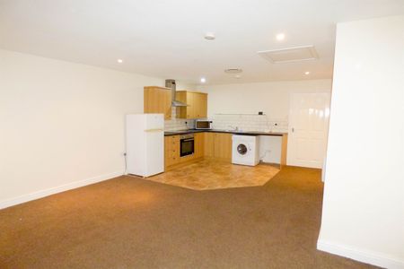 1 bed flat to rent in Front Street, Chester-Le-Street, DH3 - Photo 2