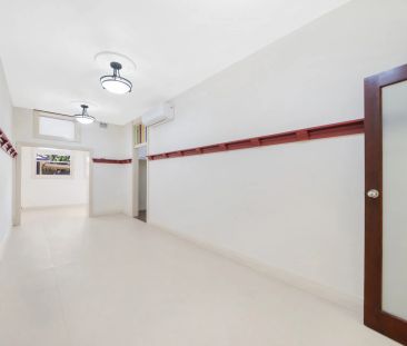 Duplex Sized, Renovated Apartment with Spacious Deck - Photo 4