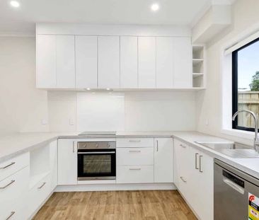 Stylish Low-Maintenance Townhouse in the Heart of Redwood! - Photo 5