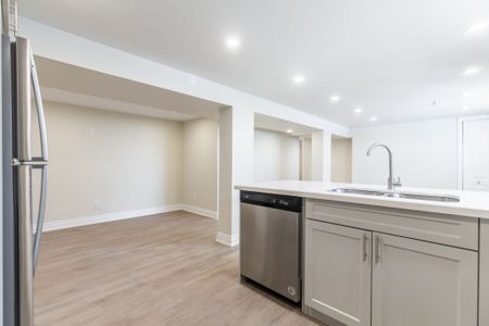 **STUNNING** 3 BEDROOM, 2 BATHROOM APARTMENT IN HAMILTON!! - Photo 5