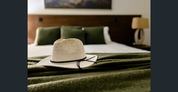 Fully Furnished & Executive Ready — Wi-Fi + Power Included - Photo 1