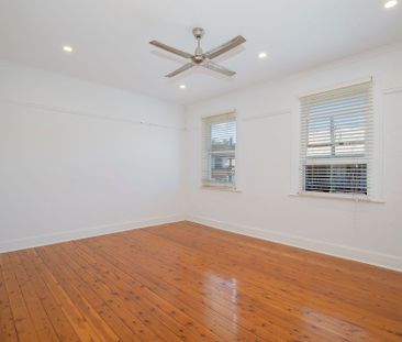 Oversized 2 Bedroom Apartment - Photo 3