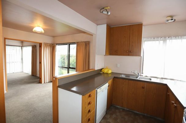 3 BEDROOM, 2 BATHROOM TOWNHOUSE - Photo 1