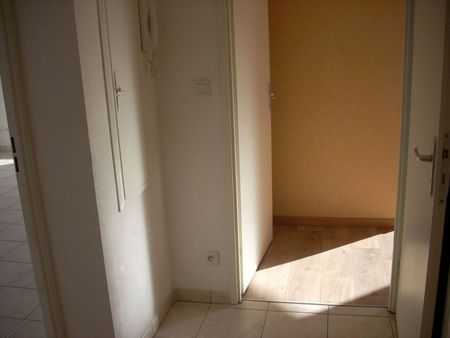 TYPE 2 EN RESIDENCE A REMICOURT - Photo 2