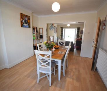 4 bedroom detached house to rent - Photo 3