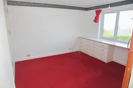 4 bedroom detached bungalow to rent - Photo 3