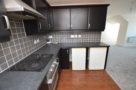 2 Bedroom Second Floor Flat - Photo 2