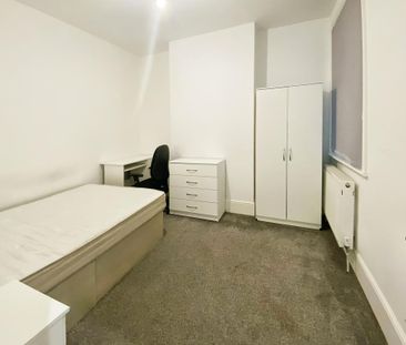 4 bedroom terraced house to rent - Photo 2