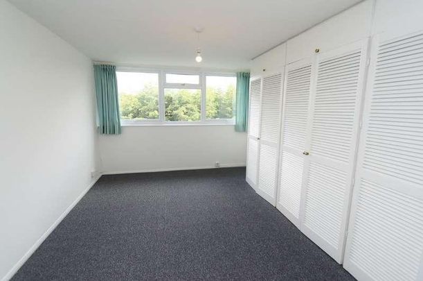 Long Green, Chigwell, IG7 - Photo 1