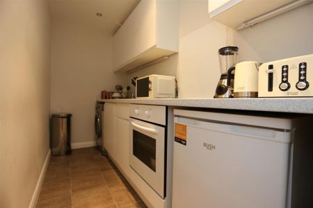 3 bedroom flat to rent - Photo 5