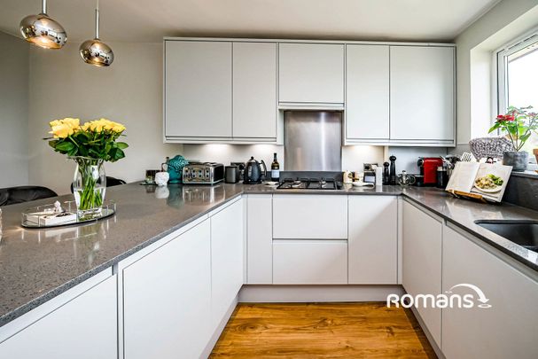 Lillibrooke Crescent, Maidenhead, Berkshire, SL6 - Photo 1