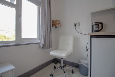 Studio Flat, Dollis Hill Lane, NW2 - Photo 5