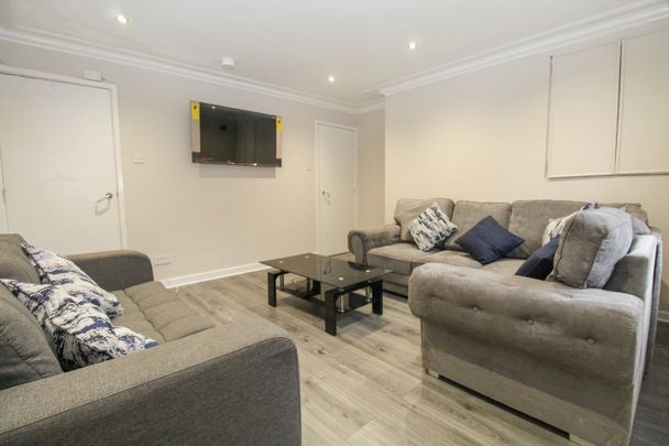 5 bedroom terraced house to rent - Photo 1