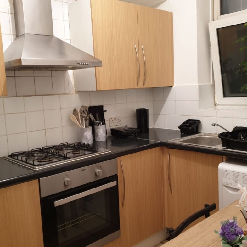 LOVELY DOUBLE ROOM IN A 4BEDROOM FLAT IN DALSTON - Photo 2