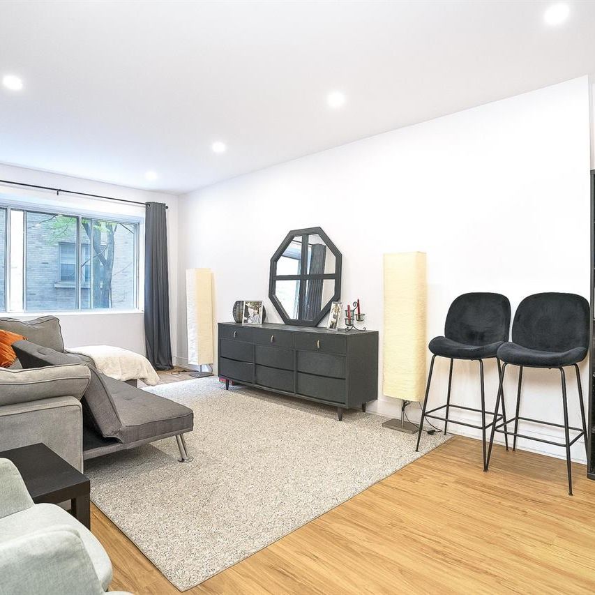 1 Bedroom - 3440 Avenue Ridgewood, Montréal - Photo 1