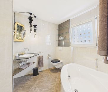 Möblierte 3.5-Zimmer-Attika-Wohnung mit grosser Terrasse und traumh... - Photo 3