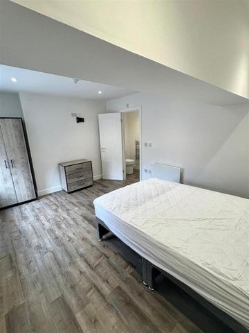 1 bedroom in a house share to rent - Photo 5