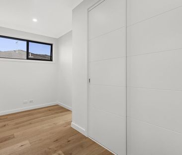 SHORT TERM LEASE - Beautiful Modern 3BR Townhouse! - Photo 2