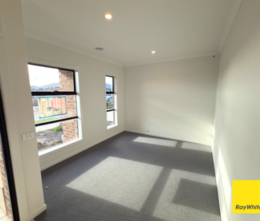 Exceptional Metricon Comfort Meets Modern Living in The Grove - Photo 5