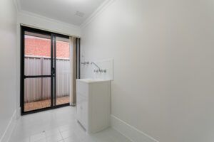 Spacious 4-Bedroom, 2-Bathroom Family Home in Secret Harbour - Photo 1