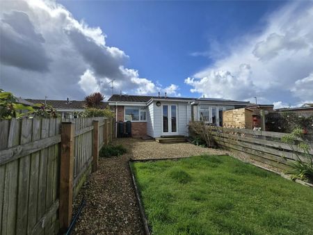 1 bedroom bungalow to rent - Photo 2