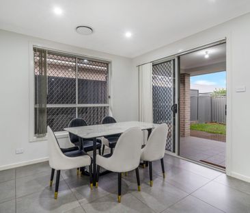 Modern Four Bedroom Home! - Photo 3