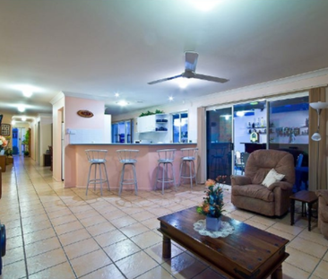 Family Entertainer with Multiple Living Areas & Poolside Paradise - Photo 2