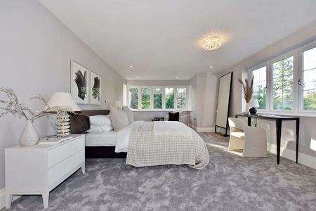 A magnificent, detached, modern family home of over 8,000sqft, spread over four floors. - Photo 3