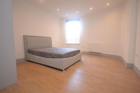 2 bedroom Flat To Let - Photo 3