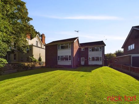 Wood Road, Codsall Wolverhampton, Staffordshire, WV8 1DW - Photo 2