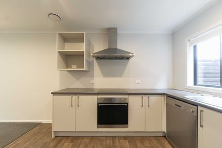 Cozy Two Bedroom Townhouse - Photo 4